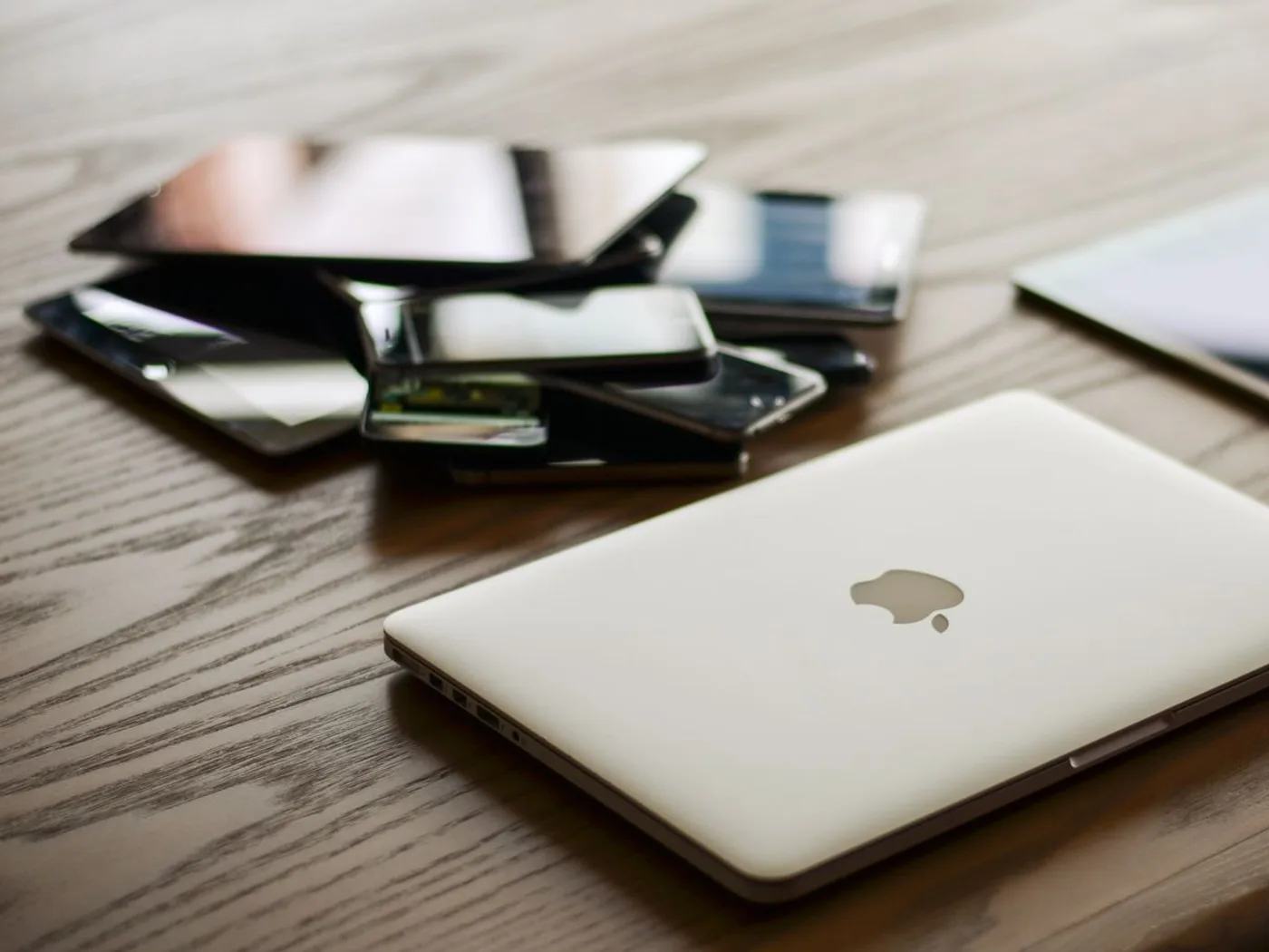 Foto: Diensthandys und Tablets